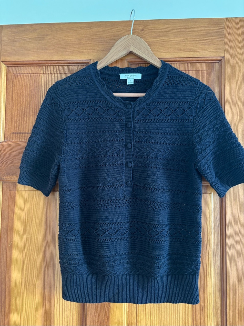 Ann Taylor Navy Textured Short-Sleeve Knit Button-Front Top